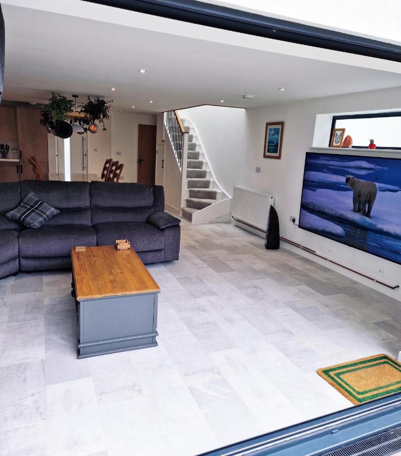 Town Location - 5 Min Walk To Beach - Dog Friendly Newquay  Exterior photo